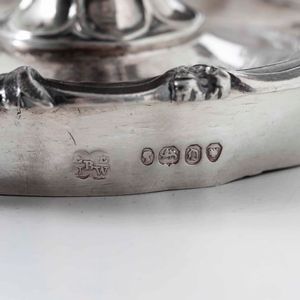 Calamaio. Argento fuso, sbalzato e cesellato. Londra 1839, argentieri Edward, John & William Barnard  - Asta Argenti da Collezione | Antichi - Associazione Nazionale - Case d'Asta italiane