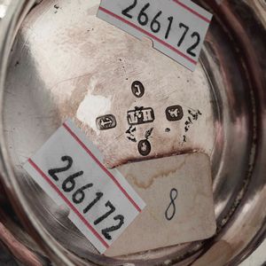 Mug. Argento fuso, sbalzato e cesellato. Birmingham 1877, argentiere A.H. Tongue  - Asta Argenti da Collezione | Antichi - Associazione Nazionale - Case d'Asta italiane