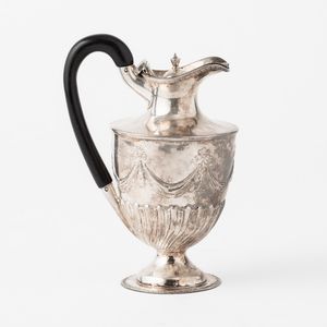 Caffettiera. Argento fuso e sagomato. Londra, 1897, argentiere C.S.A.  - Asta Argenti da Collezione | Antichi - Associazione Nazionale - Case d'Asta italiane