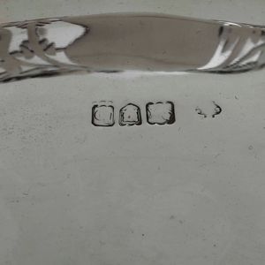 Cestino. Argento fuso, sbalzato e traforato. Londra 1897, marchio dell�argentiere consunto di difficile lettura  - Asta Argenti da Collezione | Antichi - Associazione Nazionale - Case d'Asta italiane