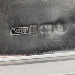 Calamaio. Argento fuso, sagomato e vetro. Marchi della citt� di Birmingham per l�anno 1901 e dell�argentiere MJJ (non identificato)  - Asta Argenti da Collezione | Antichi - Associazione Nazionale - Case d'Asta italiane