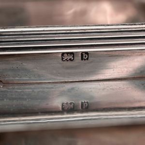 Calamaio. Argento fuso, sagomato e vetro. Marchi della citt� di Birmingham per l�anno 1901 e dell�argentiere MJJ (non identificato)  - Asta Argenti da Collezione | Antichi - Associazione Nazionale - Case d'Asta italiane