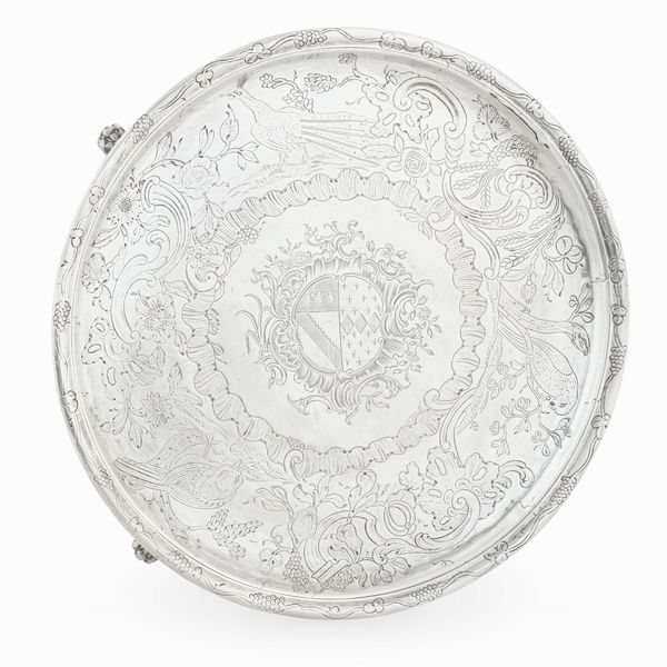 Salver. Argento fuso, sbalzato e cesellato. Dublino 1728, argentiere William Williamson  - Asta Argenti da collezione | XX secolo - Associazione Nazionale - Case d'Asta italiane