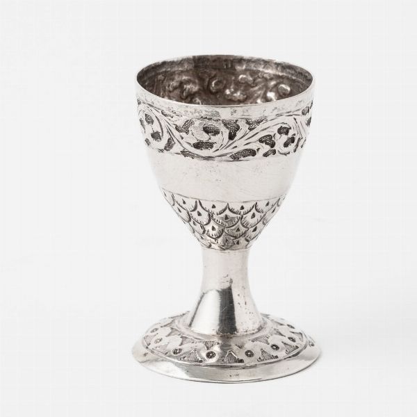 Bicchiere Kiddush. Argento fuso, sbalzato e cesellato. Bolli di Tripoli, 1930 circa  - Asta Argenti da collezione | XX secolo - Associazione Nazionale - Case d'Asta italiane