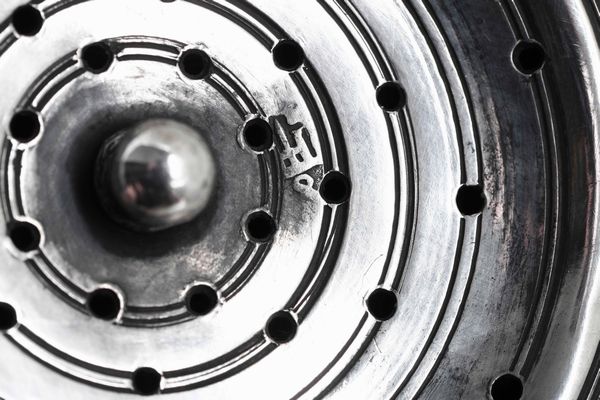 Calamaio. Argento fuso, sbalzato e cesellato. Genova ultimo ventennio del XVIII secolo. Marchio della �Torretta� con datario .78.  - Asta Argenti da collezione | XX secolo - Associazione Nazionale - Case d'Asta italiane