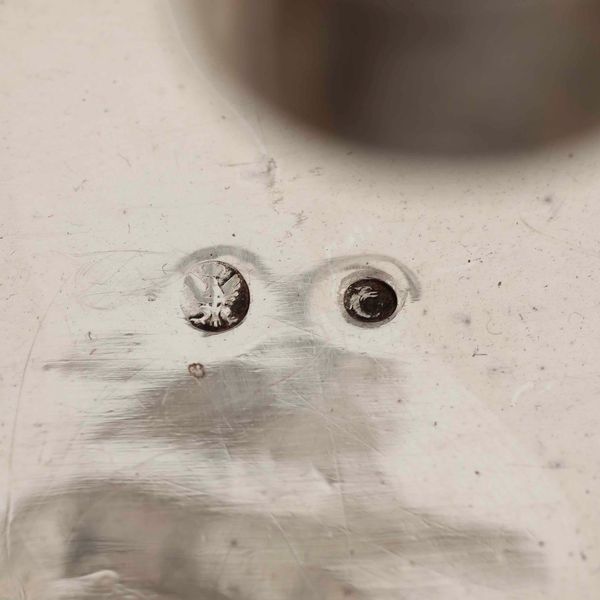 Due acetoliere. Argento primo titolo fuso, sbalzato e traforato. Genova XIX secolo, marchi con aquila e delfino in uso dal 1825 al 1872 e dell�argentiere (non identificato)  - Asta Argenti da collezione | XX secolo - Associazione Nazionale - Case d'Asta italiane