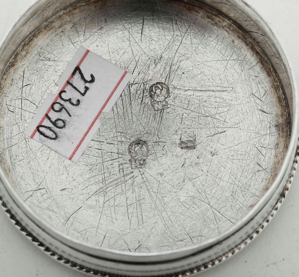 Tabacchiera. Argento fuso, sbalzato e cesellato. Venezia XVIII secolo. Marchi del saggiatore e dell�argentiere consunti di difficile lettura  - Asta Argenti da collezione | XX secolo - Associazione Nazionale - Case d'Asta italiane