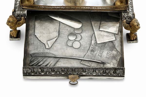 Importante calamaio neoclassico. Argento fuso, sbalzato, traforato, cesellato e dorato. Ducato di Parma e Piacenza XIX secolo. Argentiere Luigi Vernazzi (attribuito a)  - Asta Argenti da collezione | XX secolo - Associazione Nazionale - Case d'Asta italiane