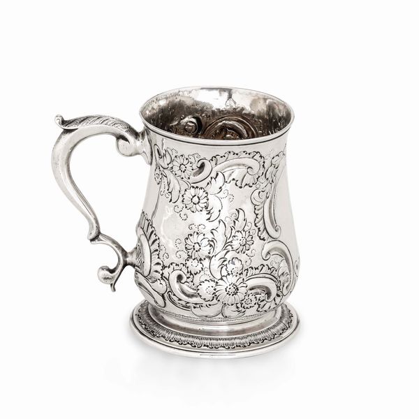 Mug. Argento fuso, sbalzato e cesellato. Londra 1749. Marchio dellargentiere consunto di difficile lettura  - Asta Argenti da collezione | XX secolo - Associazione Nazionale - Case d'Asta italiane