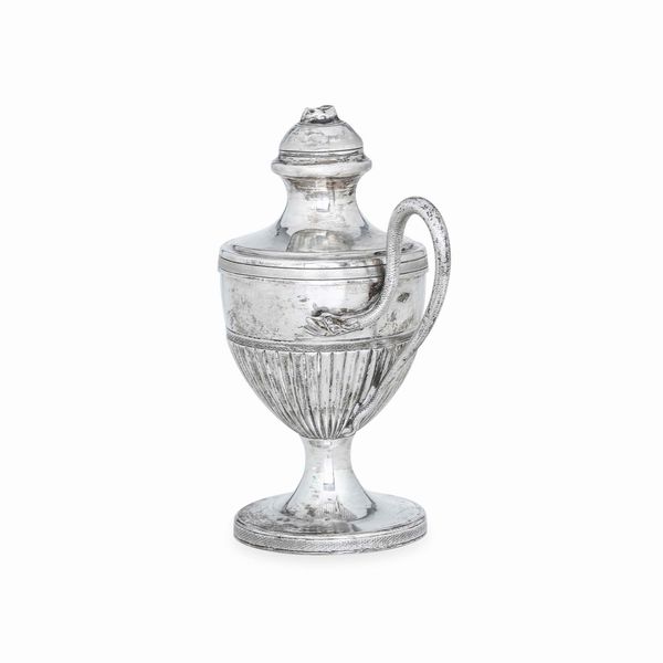 Stoppiniera. Argento fuso, sbalzato e cesellato. Firenze XIX secolo, argentiere Guadagni  - Asta Argenti da collezione | XX secolo - Associazione Nazionale - Case d'Asta italiane