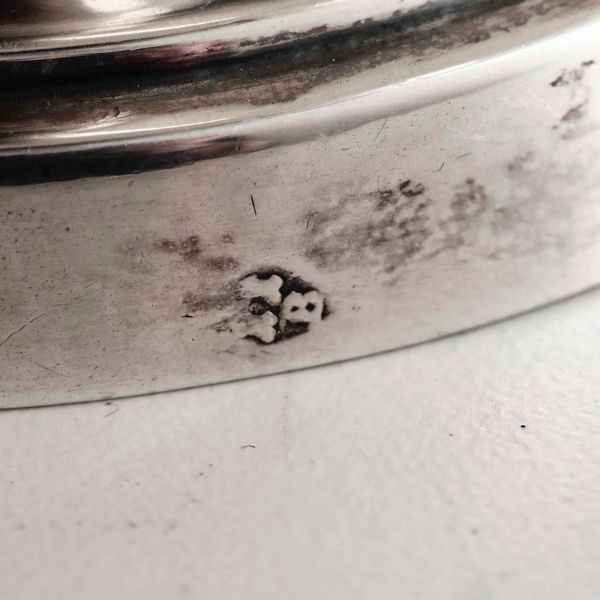 Piccola zuppiera Argento fuso, sbalzato e cesellato. Roma XIX secolo, Maestro argentiere Vincenzo II Belli  - Asta Argenti da collezione | XX secolo - Associazione Nazionale - Case d'Asta italiane