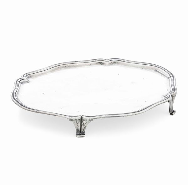 Vassoio. Argento fuso e cesellato. Napoli, seconda met� del XVIII secolo. Marchio del maestro argentiere Angelo De Luca  - Asta Argenti da collezione | XX secolo - Associazione Nazionale - Case d'Asta italiane