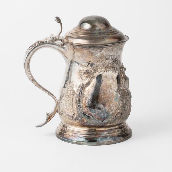 Tankard. Argento fuso e sbalzato. Londra 1756, argentiere W.W.  - Asta Argenti da collezione | XX secolo - Associazione Nazionale - Case d'Asta italiane