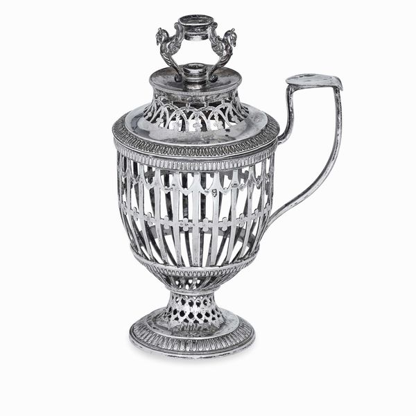 Stoppiniera. Argento fuso, sbalzato e traforato. Manifattura d�oltralpe del XIX secolo  - Asta Argenti da collezione | XX secolo - Associazione Nazionale - Case d'Asta italiane