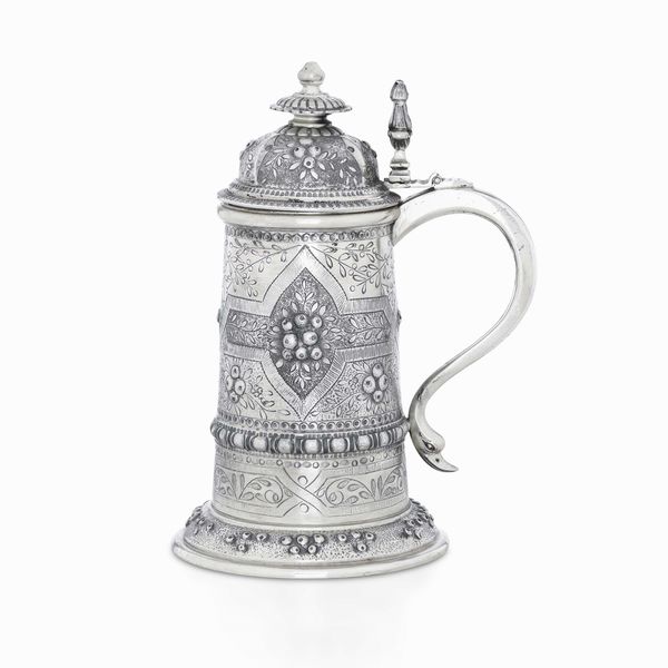 Boccale. Argento fuso, sagomato e cesellato. Marchi ad imitazione dell�argenteria antica. Probabilmente Hanau, XIX-XX secolo  - Asta Argenti da collezione | XX secolo - Associazione Nazionale - Case d'Asta italiane