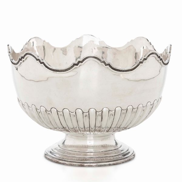 Bowl. Argento fuso e sagomato. Londra 1934. Argentiere Collingwood & Co.  - Asta Argenti da collezione | XX secolo - Associazione Nazionale - Case d'Asta italiane