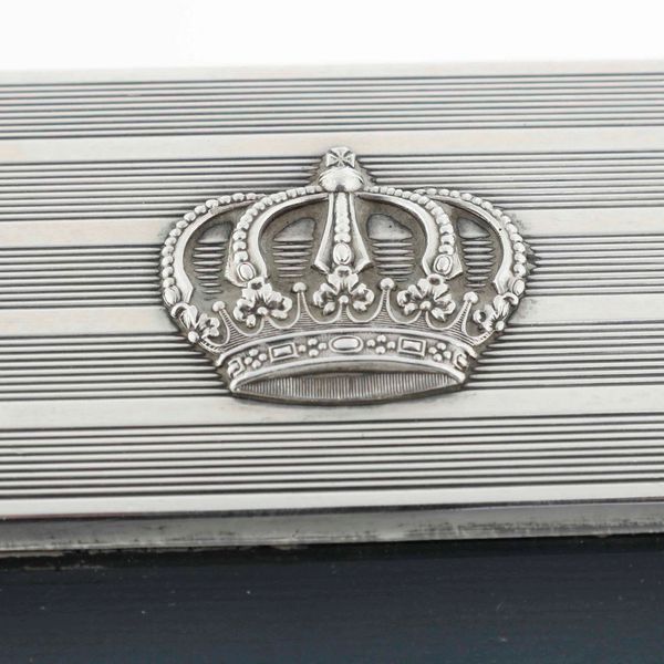 Portafoto contenente fotografia con dedica di Umbertodi Savoia. Argenteria italiana della prima met� del XX secolo  - Asta Argenti da collezione | XX secolo - Associazione Nazionale - Case d'Asta italiane