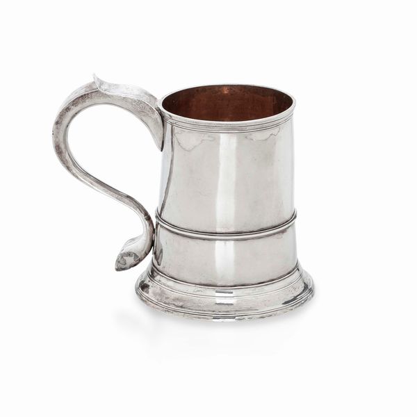 Tankard. Argento fuso e sbalzato. Marchio della citt� di Newcastle per l'anno 1769, argentiere James Crawford  - Asta Argenti da collezione | XX secolo - Associazione Nazionale - Case d'Asta italiane