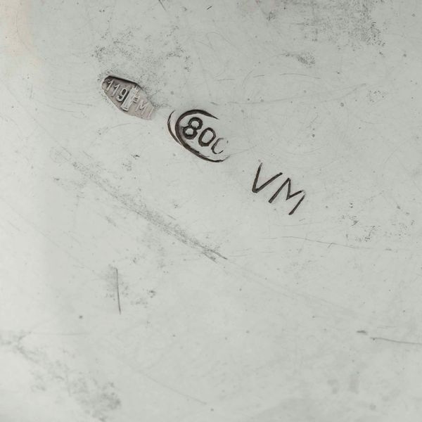 Servizio da t� e caff�. Argento fuso, sbalzato e legno sagomato. Argenteria artistica milanese del XX secolo. Marchio con fascio littorio in uso dal 1935 al 1945, argentiere Vittorio Muggia  - Asta Argenti da collezione | XX secolo - Associazione Nazionale - Case d'Asta italiane