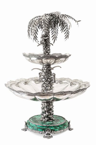 Monumentale fontana centrotavola. Argento fuso, sbalzato, cesellato e base circolare in malachite. Argenteria artistica italiana della prima met� del XX secolo  - Asta Argenti da collezione | XX secolo - Associazione Nazionale - Case d'Asta italiane