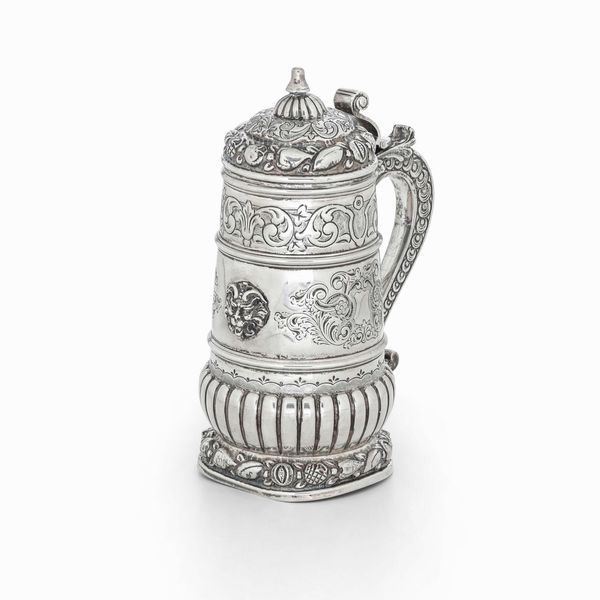 Boccale. Argento fuso, sagomato e cesellato. Argenteria artistica italiana, prima met� del XX secolo. Argentiere Cesa Alessandria  - Asta Argenti da collezione | XX secolo - Associazione Nazionale - Case d'Asta italiane