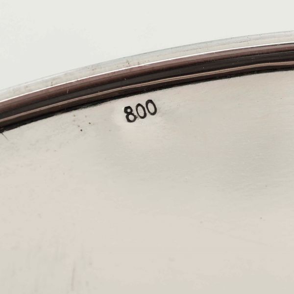 Piatto. Argento fuso, sagomato e cesellato. Argenteria italiana della prima met� del XX secolo  - Asta Argenti da collezione | XX secolo - Associazione Nazionale - Case d'Asta italiane