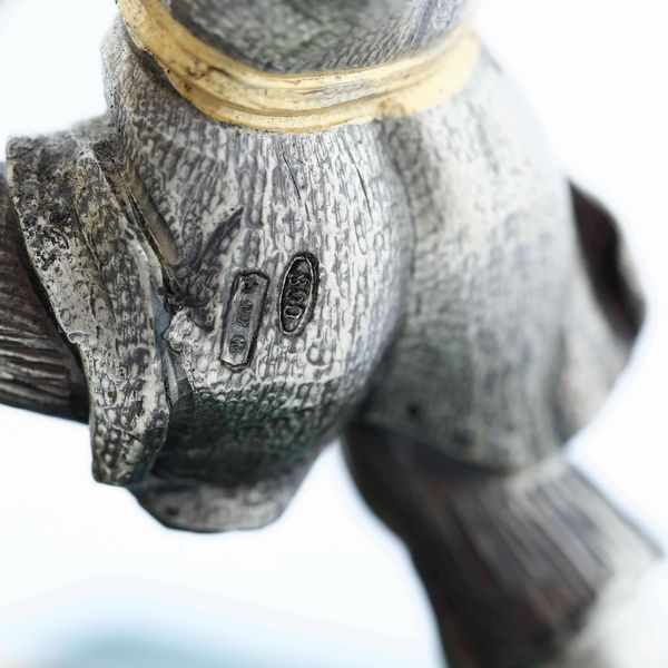 Taglialegna. Argento e argento dorato. Base in malachite. Argenteria artistica italiana del XX-XXI secolo  - Asta Argenti da collezione | XX secolo - Associazione Nazionale - Case d'Asta italiane