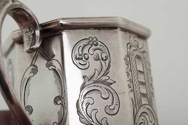 Mug. Argento fuso, sbalzato e cesellato. Londra 1852. Argentiere JAGA (non identificato)  - Asta Argenti da collezione | XX secolo - Associazione Nazionale - Case d'Asta italiane