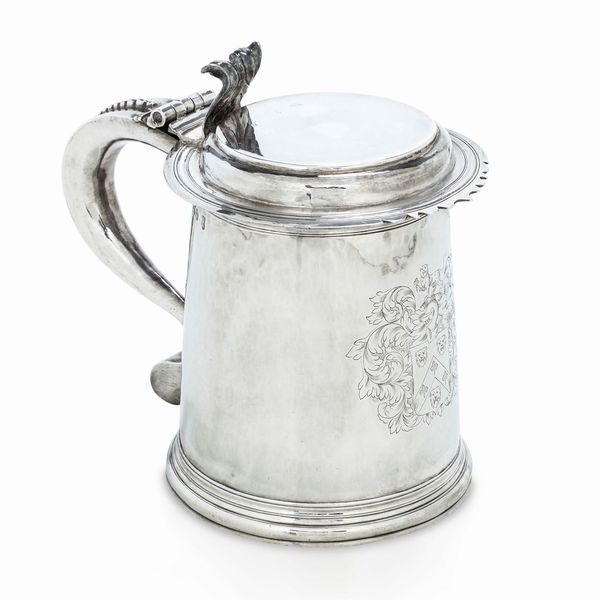 Tankard. Argento fuso, sbalzato e cesellato. Marchi della citt di Londra per lanno 1698 e dellargentiere Sam Deil  - Asta Argenti da collezione | XX secolo - Associazione Nazionale - Case d'Asta italiane