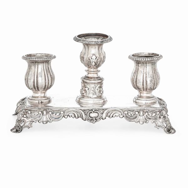 Calamaio. Argento fuso e sagomato. Milano XIX secolo. Marchio dell�argentiere consunto di difficile lettura  - Asta Argenti da collezione | XX secolo - Associazione Nazionale - Case d'Asta italiane