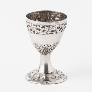 Bicchiere Kiddush. Argento fuso, sbalzato e cesellato. Bolli di Tripoli, 1930 circa  - Asta Argenti da collezione | XX secolo - Associazione Nazionale - Case d'Asta italiane