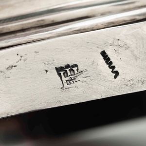 Coppia di candelieri. Argento fuso, sbalzato e cesellato. Genova XVIII secolo. Marchio della �Torretta� con datario 75  - Asta Argenti da collezione | XX secolo - Associazione Nazionale - Case d'Asta italiane