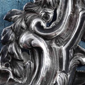 Acquasantiera con Immacolata. Lamina d�argento sbalzato, traforato e cesellato. Genova marchio della �Torretta�con datario (1)790  - Asta Argenti da collezione | XX secolo - Associazione Nazionale - Case d'Asta italiane