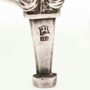 Coppia di saliere in argento sbalzato e traforato. Genova marchi della Torretta con datario 1818  - Asta Argenti da collezione | XX secolo - Associazione Nazionale - Case d'Asta italiane