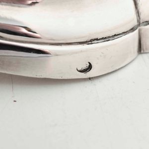 Coppia di candelieri. Argento fuso e sbalzato. Torino seconda met� del XVIII secolo, saggiatore Carlo Micha (1759-1787), argentiere Gabriel MArcello Giuliano (1760-1786)  - Asta Argenti da collezione | XX secolo - Associazione Nazionale - Case d'Asta italiane