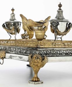 Importante calamaio neoclassico. Argento fuso, sbalzato, traforato, cesellato e dorato. Ducato di Parma e Piacenza XIX secolo. Argentiere Luigi Vernazzi (attribuito a)  - Asta Argenti da collezione | XX secolo - Associazione Nazionale - Case d'Asta italiane