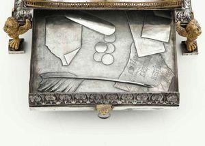 Importante calamaio neoclassico. Argento fuso, sbalzato, traforato, cesellato e dorato. Ducato di Parma e Piacenza XIX secolo. Argentiere Luigi Vernazzi (attribuito a)  - Asta Argenti da collezione | XX secolo - Associazione Nazionale - Case d'Asta italiane