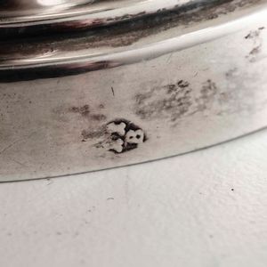 Piccola zuppiera Argento fuso, sbalzato e cesellato. Roma XIX secolo, Maestro argentiere Vincenzo II Belli  - Asta Argenti da collezione | XX secolo - Associazione Nazionale - Case d'Asta italiane