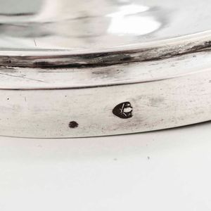 Coppia di candelieri Argento fuso e sbalzato. Roma, prima met� del XIX secolo, Maestro argentiere Francesco Colein (1795-1842)  - Asta Argenti da collezione | XX secolo - Associazione Nazionale - Case d'Asta italiane