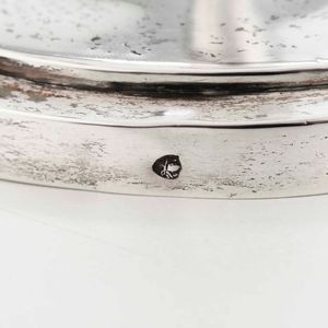 Coppia di candelieri Argento fuso e sbalzato. Roma, prima met� del XIX secolo, Maestro argentiere Francesco Colein (1795-1842)  - Asta Argenti da collezione | XX secolo - Associazione Nazionale - Case d'Asta italiane