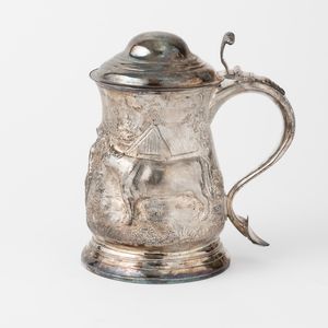 Tankard. Argento fuso e sbalzato. Londra 1756, argentiere W.W.  - Asta Argenti da collezione | XX secolo - Associazione Nazionale - Case d'Asta italiane