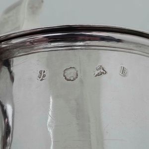 Tankard. Argento fuso e sbalzato. Londra 1662. Argentiere entro scudo documentato ma non identificato  - Asta Argenti da collezione | XX secolo - Associazione Nazionale - Case d'Asta italiane