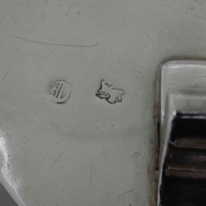 Tankard. Argento fuso e sbalzato. Londra 1662. Argentiere entro scudo documentato ma non identificato  - Asta Argenti da collezione | XX secolo - Associazione Nazionale - Case d'Asta italiane