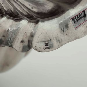 Grande vaso. Argento fuso e sagomato. Manifattura d�oltralpe del XX secolo  - Asta Argenti da collezione | XX secolo - Associazione Nazionale - Case d'Asta italiane