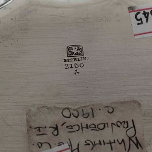 Due centrotavola in argento 925 fuso e sagomato. Argenteria statunitense del XX secolo. Uno manifattura Whiting company, Providence 1911 e uno manifattura non identificata  - Asta Argenti da collezione | XX secolo - Associazione Nazionale - Case d'Asta italiane