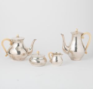 Servizio da t� e caff�. Argenteria milanese del XX secolo. Bollo con fascio littorio in uso dal 1935 al 1945. Argentiere Eros Genazzi  - Asta Argenti da collezione | XX secolo - Associazione Nazionale - Case d'Asta italiane