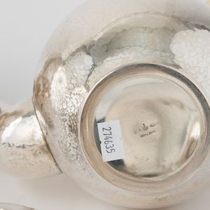 Servizio da t� e caff�. Argenteria milanese del XX secolo. Bollo con fascio littorio in uso dal 1935 al 1945. Argentiere Eros Genazzi  - Asta Argenti da collezione | XX secolo - Associazione Nazionale - Case d'Asta italiane