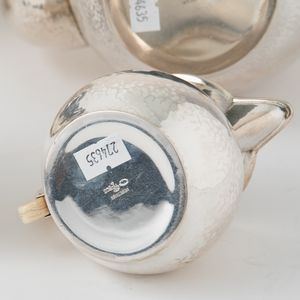 Servizio da t� e caff�. Argenteria milanese del XX secolo. Bollo con fascio littorio in uso dal 1935 al 1945. Argentiere Eros Genazzi  - Asta Argenti da collezione | XX secolo - Associazione Nazionale - Case d'Asta italiane