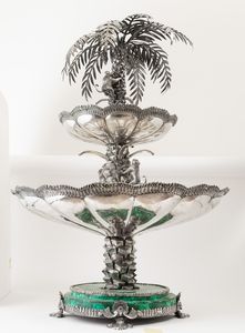 Monumentale fontana centrotavola. Argento fuso, sbalzato, cesellato e base circolare in malachite. Argenteria artistica italiana della prima met� del XX secolo  - Asta Argenti da collezione | XX secolo - Associazione Nazionale - Case d'Asta italiane
