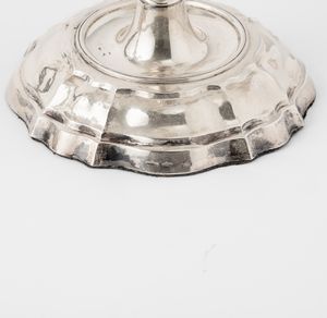 Coppia di candelabri a cinque fiamme. Argenteria milanese del XX secolo per Maison Buccellati  - Asta Argenti da collezione | XX secolo - Associazione Nazionale - Case d'Asta italiane